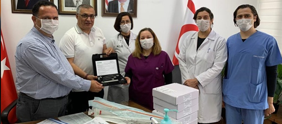 Kıbrıs Türk Tabipleri Odası hastaneye 6 adet laringoskop seti ve 20 adet zor entübasyon stilesi bağışladı