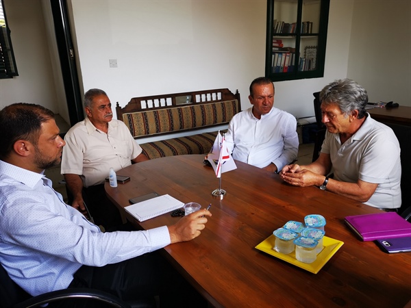 Ataoğlu ve heyeti, Kıbrıs Türk Rehberler Birliği Öymen’i ziyaret etti