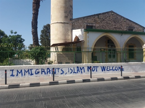 Kıbrıs’taki dini liderler Limasol’daki Köprülü Cami’ye yapılan saldırıyı kınadı