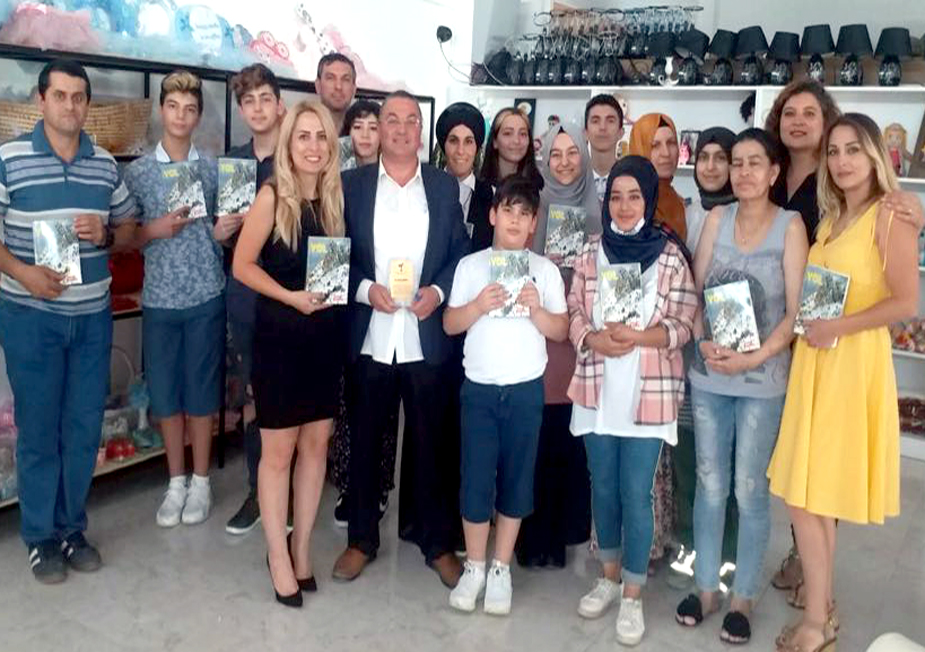 Hasan Çakmak kitaplarını ZAYDER üyeleri için imzaladı