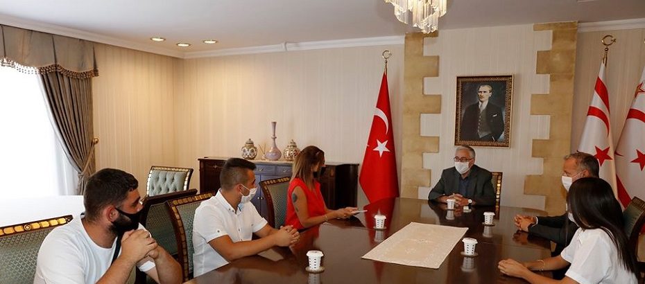 Cumhurbaşkanı Akıncı, Bakiye Kürtoğlu ve beraberindeki öğrencileri kabul etti