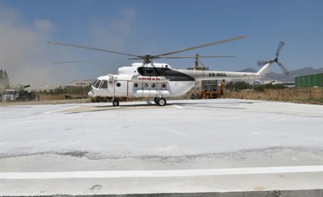 “Tarihi bir gün. Moral ve güç verdi”…Helikopter Lefkoşa’da Orman Dairesi’ne ait arazide helikopter pistinde konuşlandırıldı