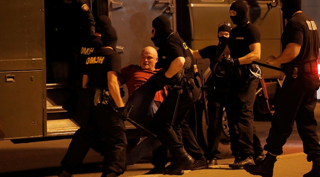 Belarus’daki izinsiz protestolarda yaklaşık 3 bin kişi gözaltına alındı