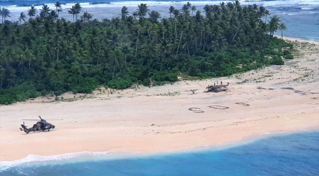 Pasifik’teki kayıp denizciler, kumsala yazdıkları ‘SOS’ mesajıyla kurtuldu