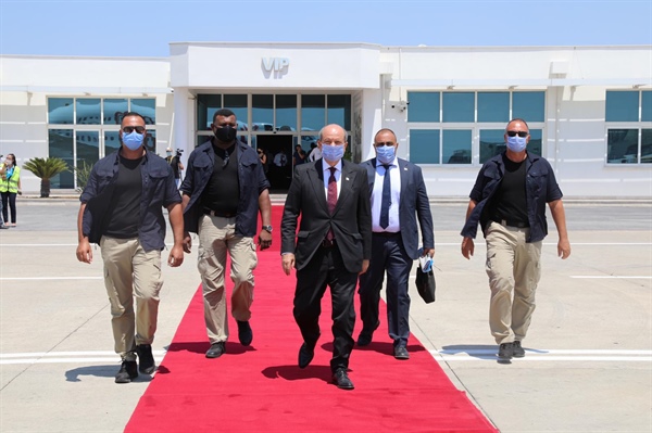 Başbakan Ersin Tatar, Ankara’ya gitmek üzere adadan ayrıldı