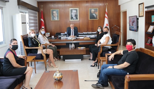 Amcaoğlu, İş Kadınları Derneği Başkanı Selin Candemir ile berberindeki yönetim kurulu üyelerini kabul etti