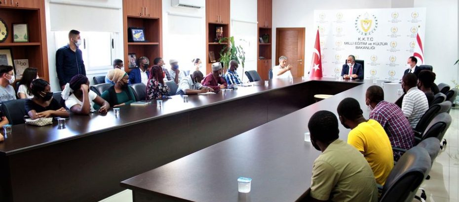 Çavuşoğlu, KKTC üniversitelerinde öğrenim gören uluslararası öğrencileri kabul etti