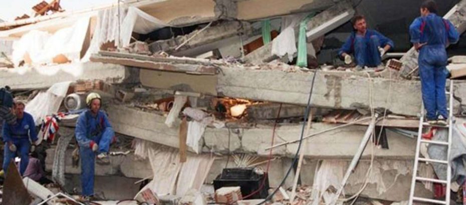 Marmara depreminde ölenler anıldı