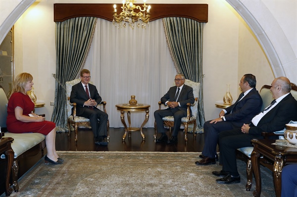 Cumhurbaşkanı Mustafa Akıncı, İngiliz Yüksek Komiseri Stephan Lillie’yi kabul ederek görüştü