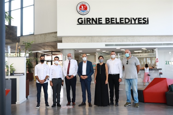 Özersay, Girne Emekliler Derneği, Girne Mücahitler Derneği’ni ve Girne Belediyesi’ni ziyaret etti