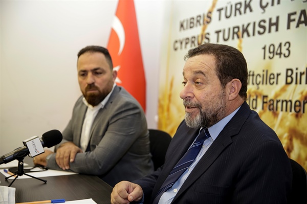 Denktaş, Kıbrıs Türk Çiftçiler Birliği’ni ziyaret ederek, Yönetim Kurulu üyeleri ile görüştü