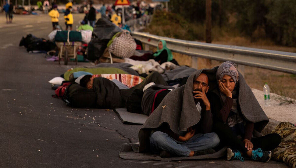 Midilli’deki Moria kampının yanmasının ardından sığınmacılar iki gecedir sokakta yatıyor
