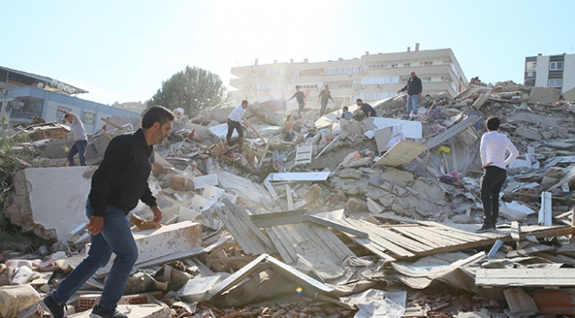 AFAD: Depremden etkilenen illerde TSK havadan tarama yapıyor
