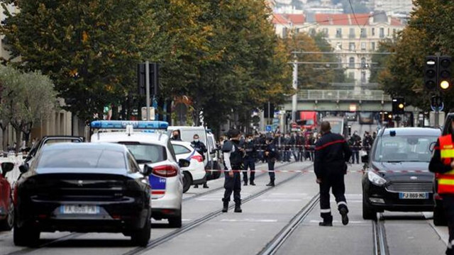 Fransa’da bir kilise yakınında bıçaklı saldırı: 3 ölü