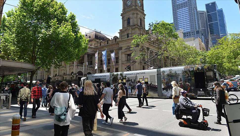 Melbourne'deki koronavirüs yasakları kaldırıldı, kent yeniden canlandı
