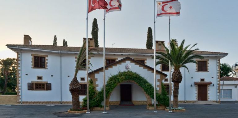 “Rum tarafıyla eşit statüde olan Kıbrıs Türk tarafına saygı gösterilsin”