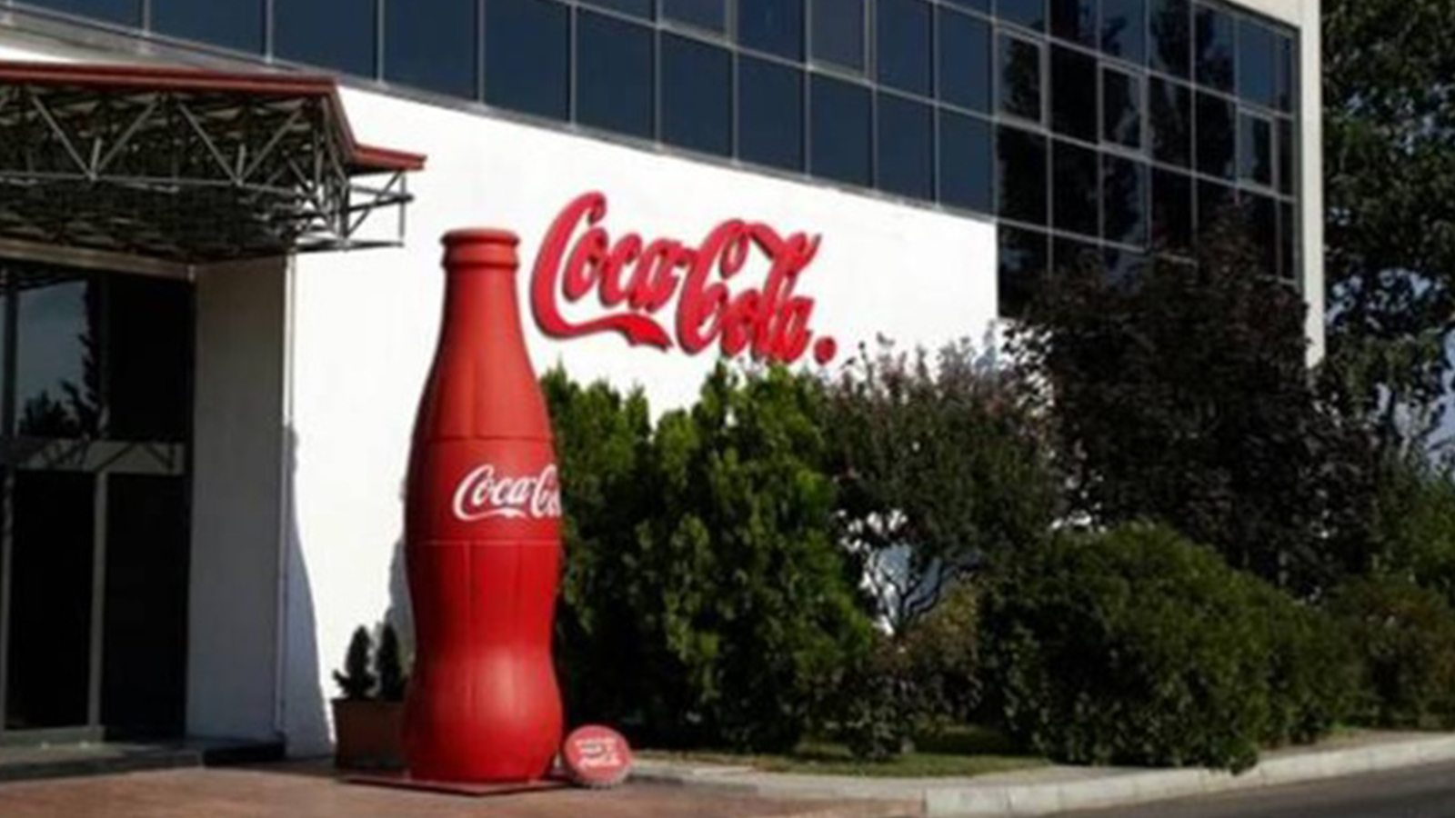 Koronavirüs Coca-Cola'yı da vurdu: 2 bin 200 kişi işten çıkarılacak