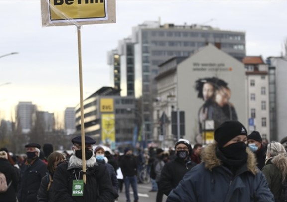 Almanya’da 2020’ye kovid-19 krizi ve ırkçı saldırılar damgasını vurdu