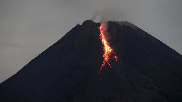 Sinabung Yanardağı'nda patlama