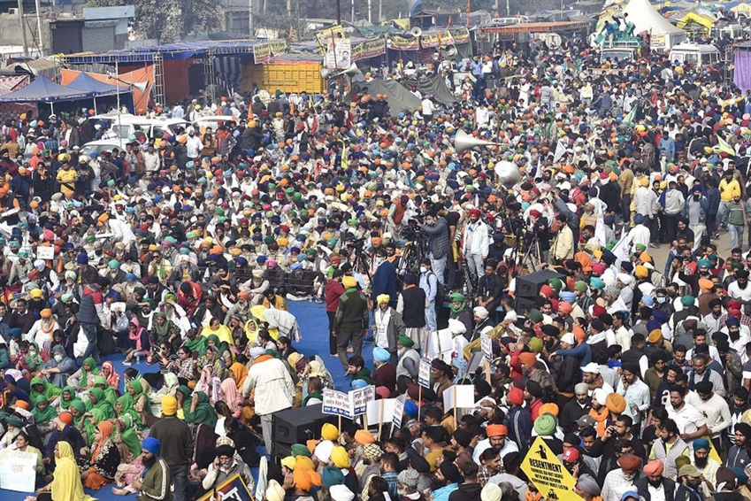Hindistan'da binlerce kadın, protestocu çiftçilerin eylemine katıldı