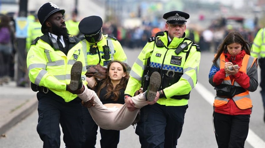 İngiltere’de polise yeni yetkiler veren tasarı protesto edildi