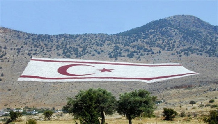 Beşparmak Dağları Bayrağı Işıklandırma Derneği’nden 4. Cumhurbaşkanı Mustafa Akıncı’ya eleştiri