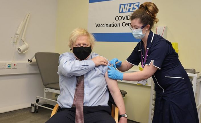 İngiltere’de, aşı sayıları artarken ölümler düşüyor