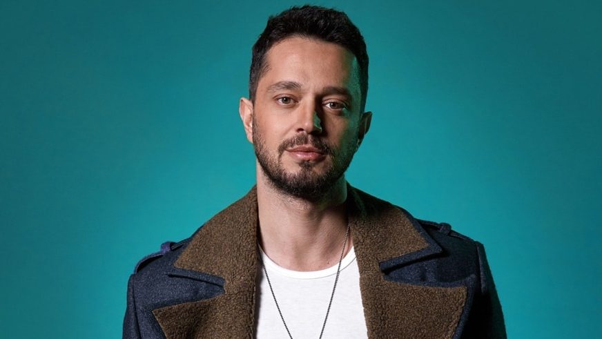 Yakışıklı şarkıcı Murat Boz koronavirüse yakalandı