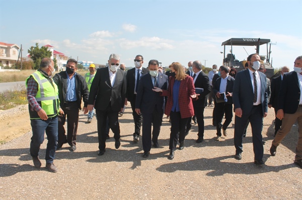Canaltay, Başbakan Ersan Saner ile birlikte inşaatı devam eden İskele-Çayırova duble yolunda incelemeler yaptı