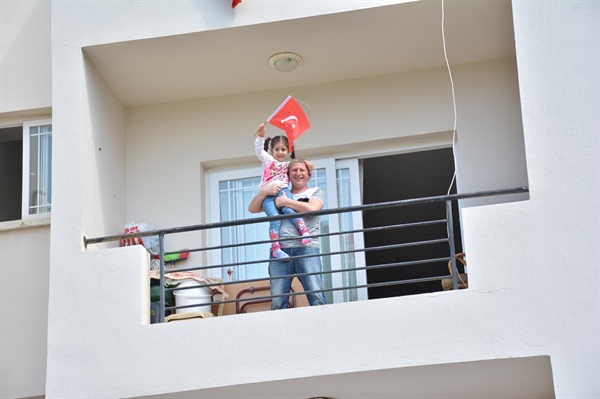 Girne Belediyesi halkı 23 Nisan’da balkonlarda kutlamaya çağırdı