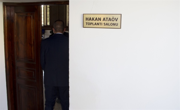 Merhum Hakan Ataöv’ün ismi Turizm ve Çevre Bakanlığı toplantı salonuna verildi
