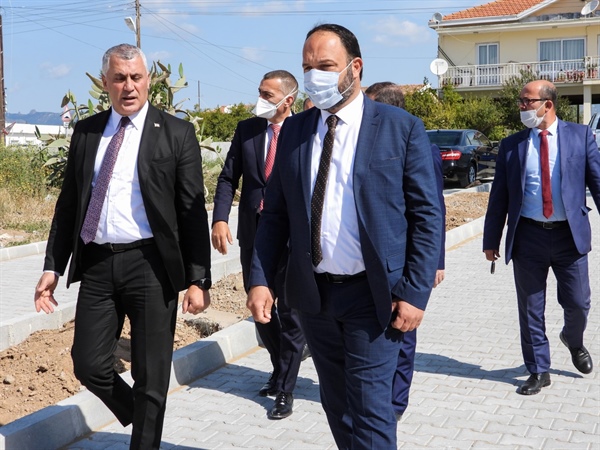Sadıkoğlu ile Amcaoğlu, İskele Türk Maarif Koleji inşaatında incelemelerde bulundu