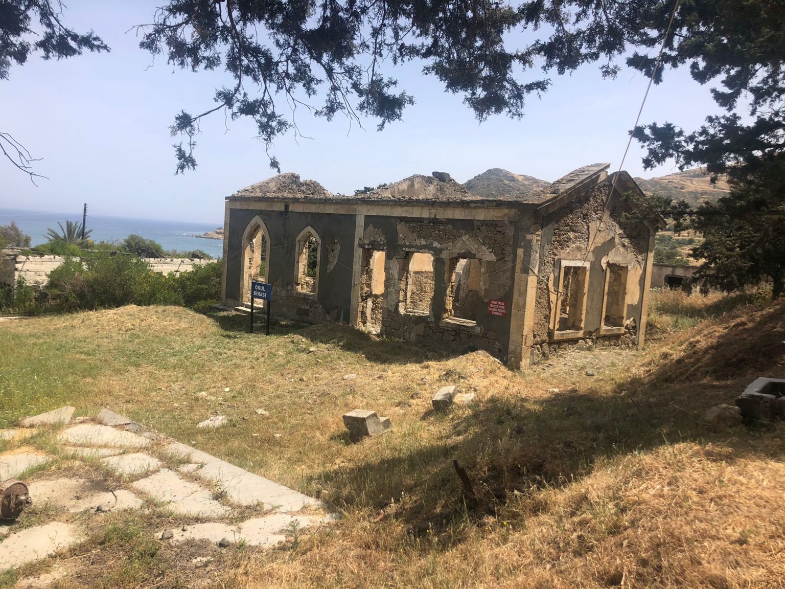 Erenköy’deki Türk mezarlıkları ile okul binası restore edilecek