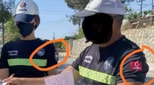 Polis memurunun üniformasında Türkiye Cumhuriyeti bayrağı olması tartışma yarattı