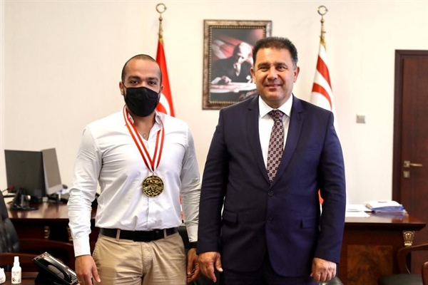Başbakan Saner Özekmekci’yi kabul etti