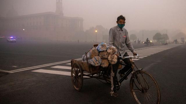 Yeni Delhi’de hava kirliliği nedeniyle eğitime ara verildi