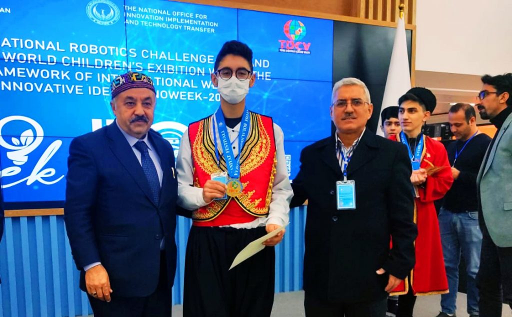 Çanakkale Ortaokulu Özbekistan’dan ödülle döndü