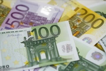 Euro 18,39 liradan, sterlin 20,99 liradan güne başladı