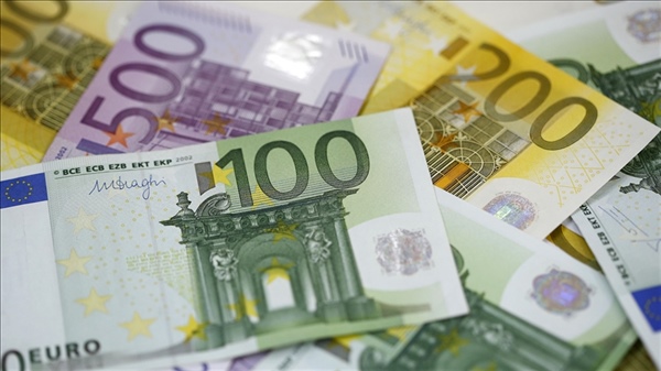 Euro 18,39 liradan, sterlin 20,99 liradan güne başladı