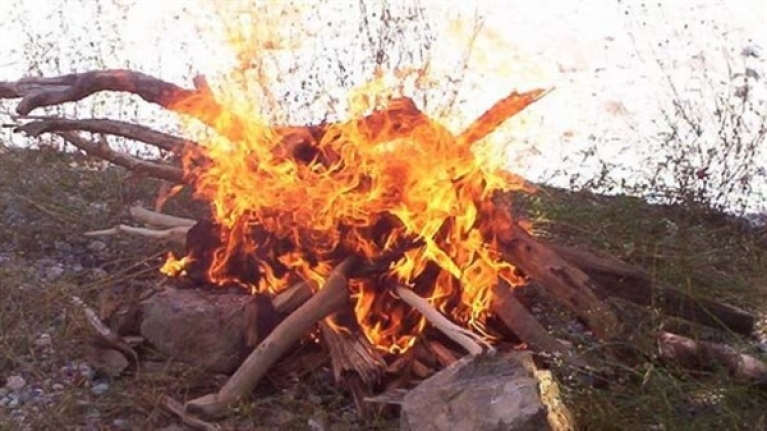 “Ateşli Piknik Alanları da dahil olmak üzere ateş yakmak yasak”