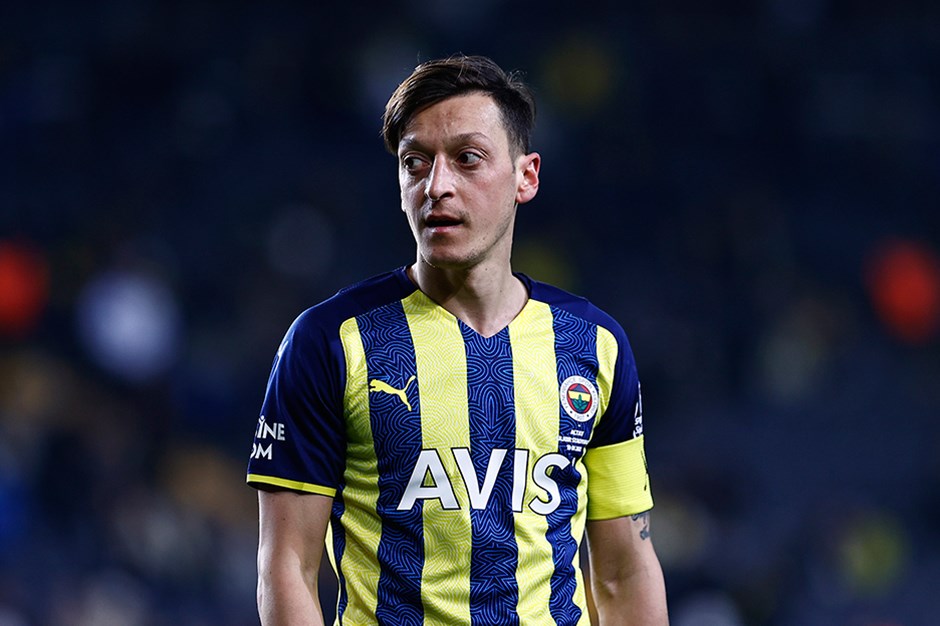 Fenerbahçe’nin yıldızı Mesut Özil sosyal medya hesabından açıklama yaptı