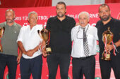 Futbolun başarılı antrenörleri ödüllerini törenle aldı