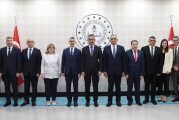 Çavuşoğlu, Türkiye Cumhuriyeti Milli Eğitim Bakanı Mahmut Özer ile bir araya geldi