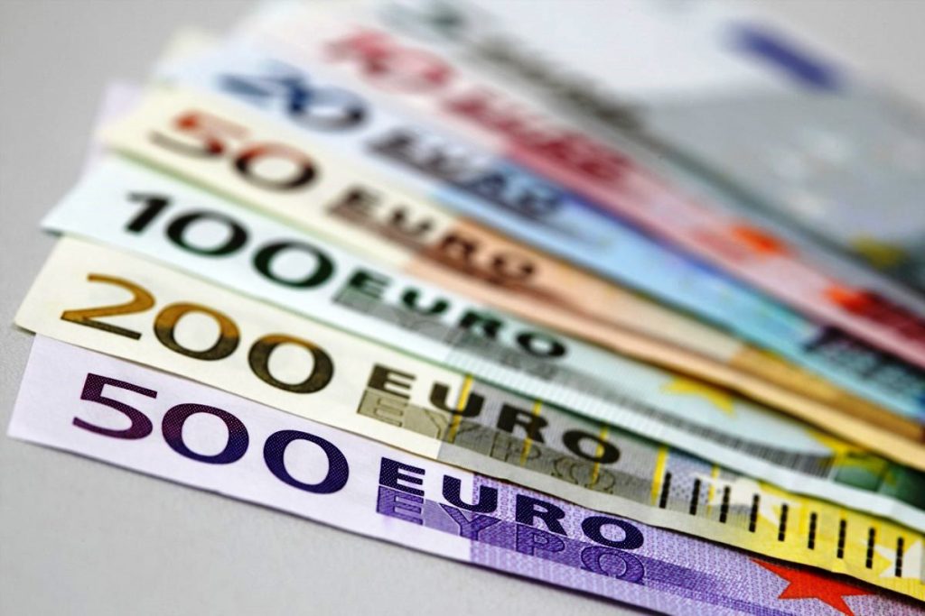 Euro 18,35 liradan, sterlin 21,92 liradan işlem görüyor