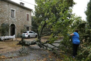 Fransa'nın Korsika Adası'nda fırtına etkili oldu