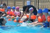 Güzelyurt Belediyesi yüzme kurslarında eğitim görenlere sertifikaları verilecek