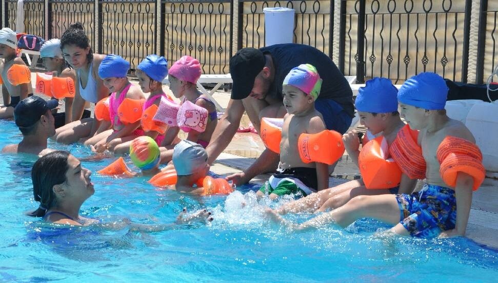 Güzelyurt Belediyesi yüzme kurslarında eğitim görenlere sertifikaları verilecek
