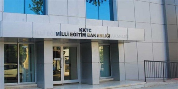 “KKTC kolejlerinde eğitim gören A level öğrencilerimizin TC üniversitelerine kabul edilme hakları teyit edildi”