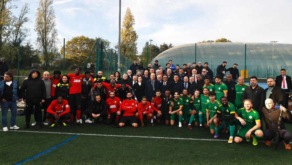 Cumhurbaşkanı Ersin Tatar, İngiltere Türk Toplumu Futbol Federasyonu ligi futbolcularıyla buluştu