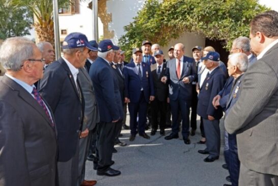 Tatar Mardin’den gelen Kıbrıs gazilerini kabul etti